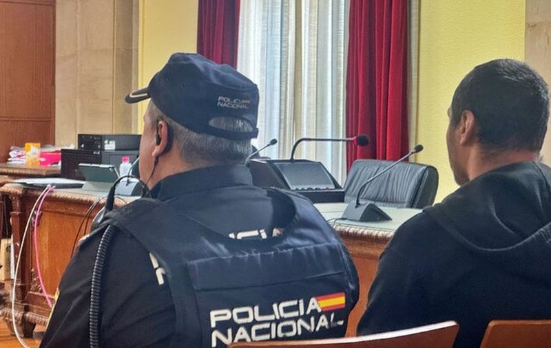 Un român cere să fie închis pe viață într-un centru de psihiatrie, în loc să stea 20 de ani în închisoare, după ce l-a ucis pe sacristanul unei biserici din Spania