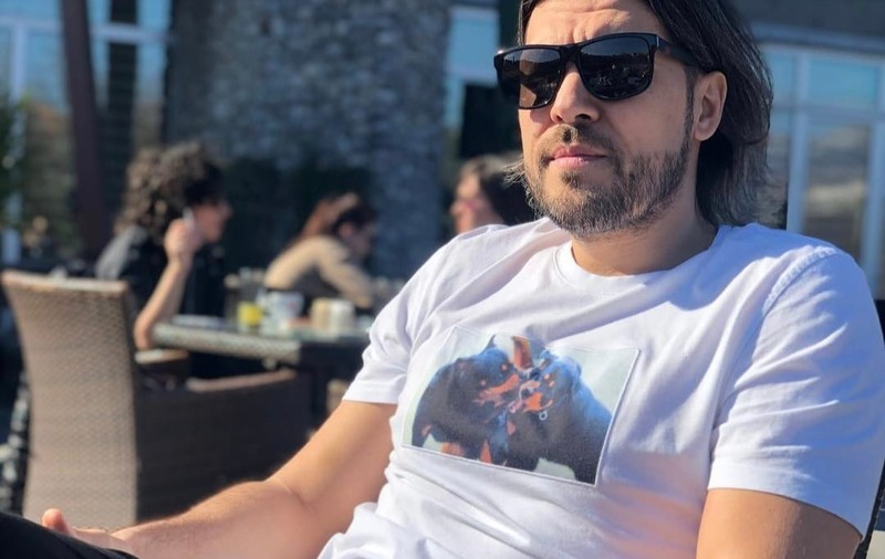 Adrian Vasile este pregătit de pasul cel mare în viața personală: „Iubesc, iar iubita îmi plătește uneori nota de plată”