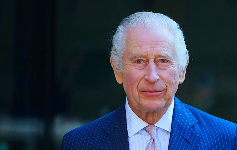 Sinceritatea lui Charles al III-lea privind starea sa de sănătate a întărit monarhia britanică, arată o analiză publicată la un an de la încoronarea sa