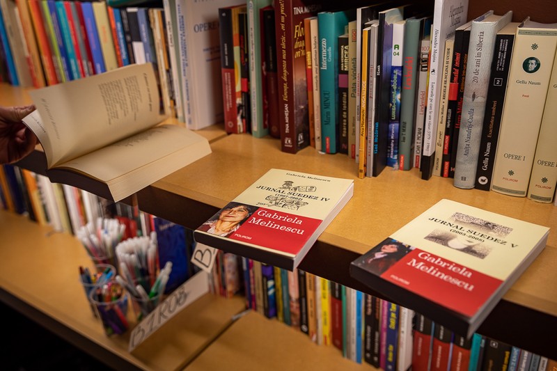 Câteva dintre cărțile scriitoarei Gabriela Melinescu se regăsesc pe rafturile bibliotecii Institutului Cultural Român (ICR) din Stockholm.