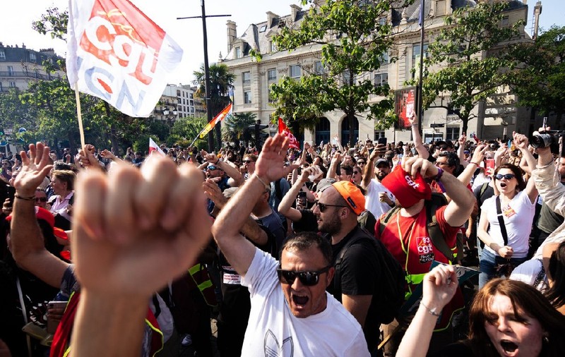 Francezii nemulțumiți sunt încurajați să întârzie la muncă, în semn de protest față de creșterea vârstei de pensionare