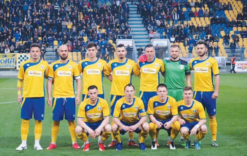 Petroliștii au serbat cum se cuvine preluarea șefiei în Liga A Prahova. Imagine epocală surprinsă azi pe stadionul ”Ilie Oană”. Foto în articol
