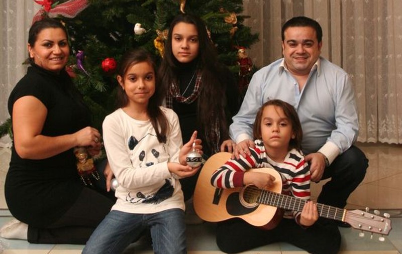 Adi Minune: "O maşină stă continuu după familia mea"