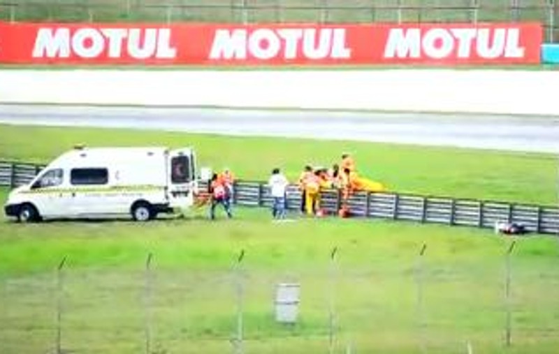 Video şocant | Marco Simoncelli, scăpat de pe targă înainte să moară