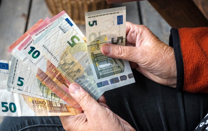 Pensia maximă în Germania care este atinsă doar în cazuri rare. Mulți pensionari apelează la ajutoare sociale