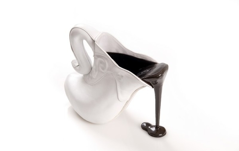 Foto | Ultima fiţă în materie de încălţăminte: pantofi în formă de cafetiere