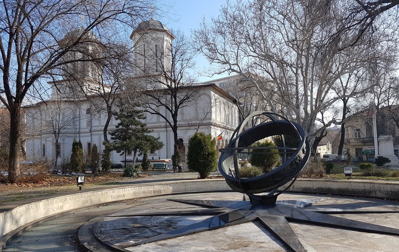 Kilometrul ”0” al  României, pedepsit de sovietici prin îngropare și de CNAIR… din greșeală