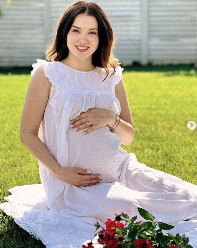 Cum arată Anca Dumitra în luna a noua de sarcină. Gianina din „Las Fierbinți” va aduce pe lume primul ei copil. „Urma să fie în câteva zile”