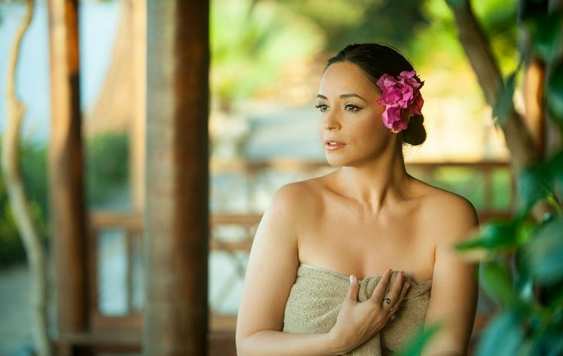 ANDREEA MARIN, GOALĂ, dar ACOPERITĂ DE UN PROSOP! UITE CUM A POZAT "ZÂNA"!