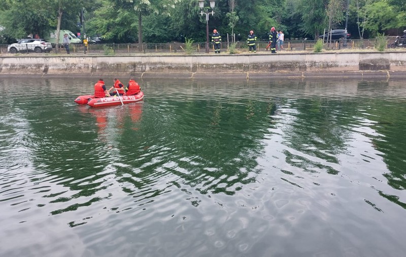 Un bărbat a murit înecat în râul Dâmboviţa. Poliția a deschis o anchetă în această dimineață