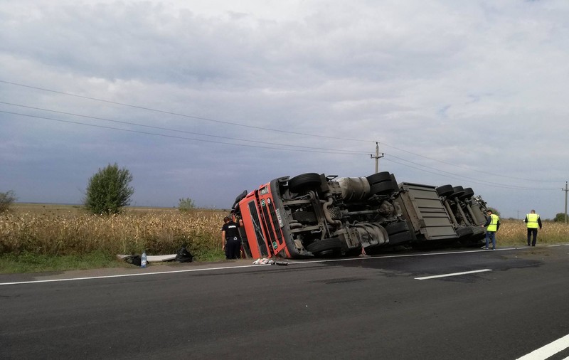 Tată și fiu au murit împreună într-un carambol sângeros, pe DN5