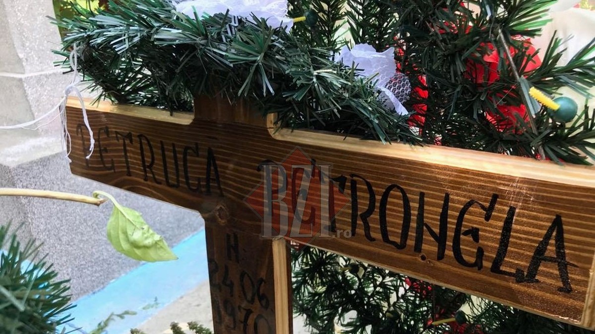 Dascălul din Iași care și-a ucis soția a mers la biserică după crimă. Imagine de la înmormântarea femeii ucise