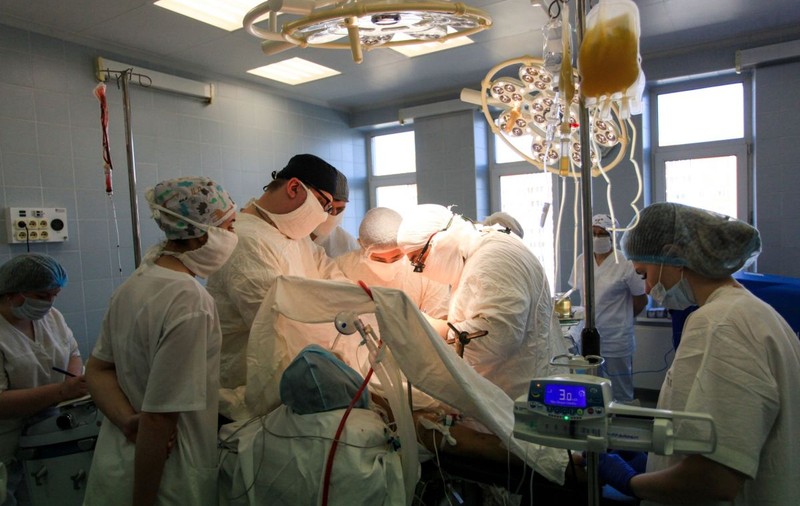 Dosar penal în cazul unui pacient cu COVID-19 căruia i s-a amputat piciorul. Medicii de la Spitalul Județean din Slatina l-ar fi externat fără să-l trateze