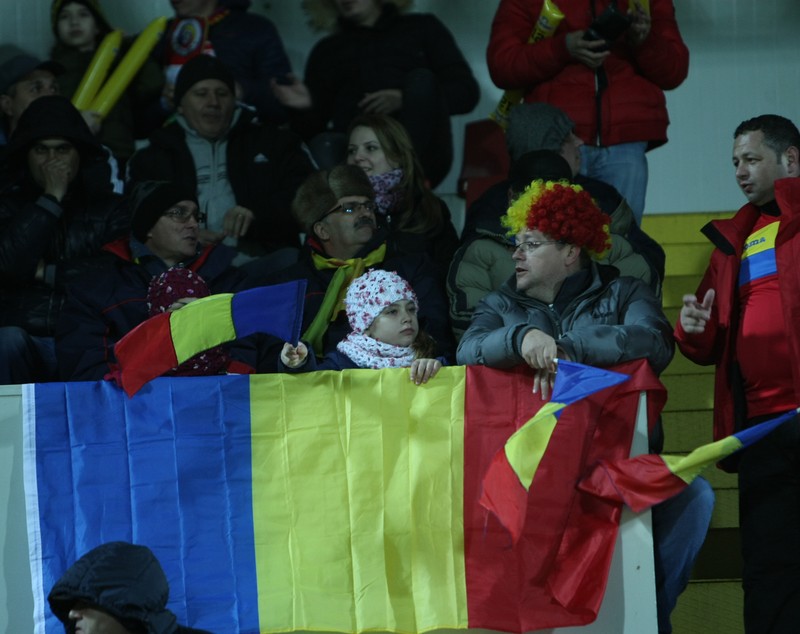 Amical, România - Lituania 1-0. Puiule, EL e Dumnezeul tău, nu icoanele! ^Debutantul Nicușor Stanciu a decis meciul / LIVEBLOG&FOTO&&VIDEO