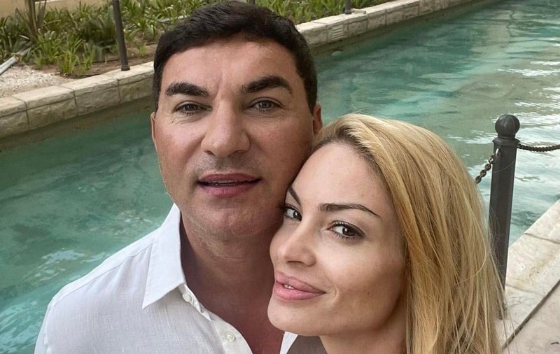 Imagini din vacanța lui Cristi Borcea cu Valentina Pelinel în Abu Dhabi. Au luat și copiii cu ei