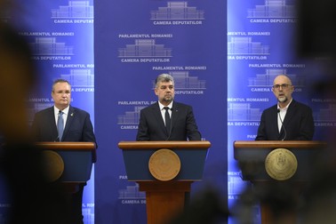 Nicolae Ciucă (stânga), Marcel Ciolacu (centru) și Kelemen Hunor au prezentat, luni, 11 aprilie, pachetului de măsuri din cadrul programului „Sprijin pentru România” | Foto: Hepta