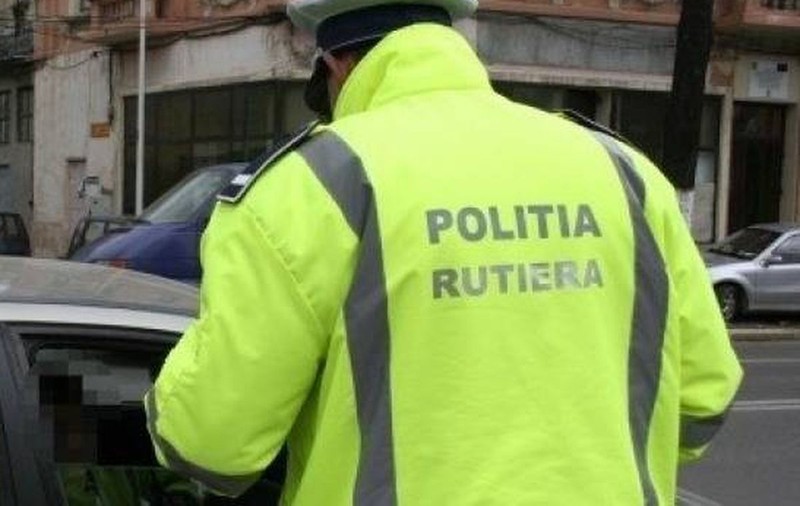 Carambol pe DN1. Două tiruri și un autocar s-au ciocnit. Traficul este îngreunat