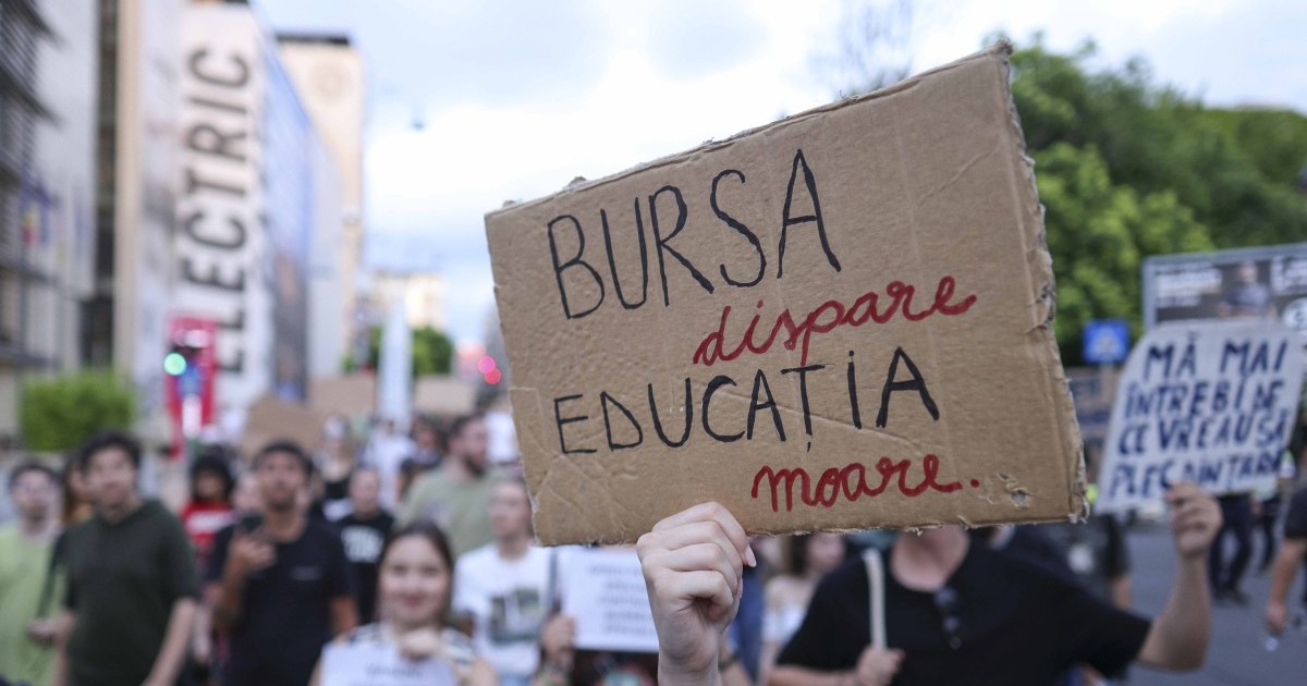 Studenții au plecat în marș din Piața Universității până în Piața Victoriei, prin Calea Victoriei. Foto: Octav Ganea / Inquam Photos