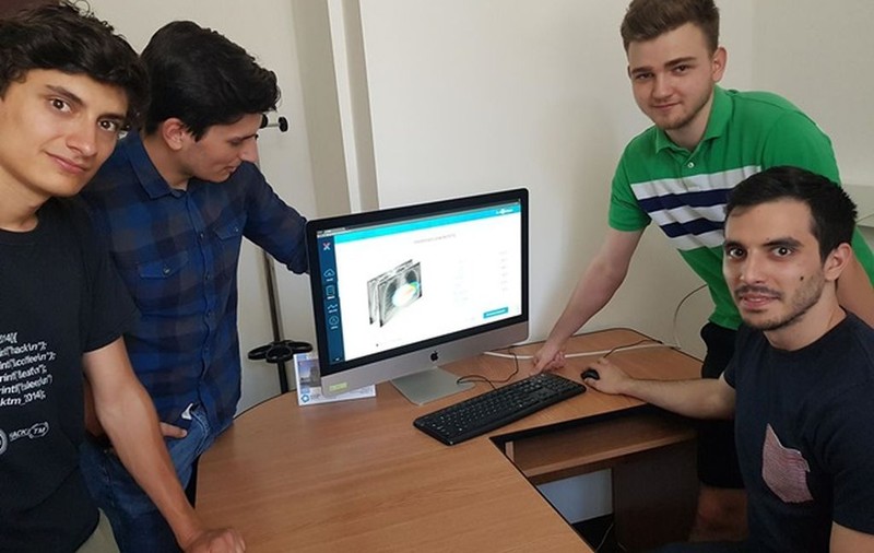 Studenți geniali din Timișoara au creat o aplicație care pune diagnostice cu ajutorul inteligenței artificiale