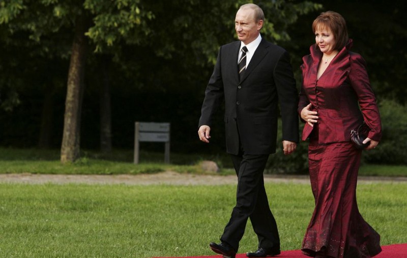 De ce i-a interzis Vladimir Putin soției sale să aibă un card de credit. „Nu mă lăuda niciodată, așa că nici nu-i mai găteam”