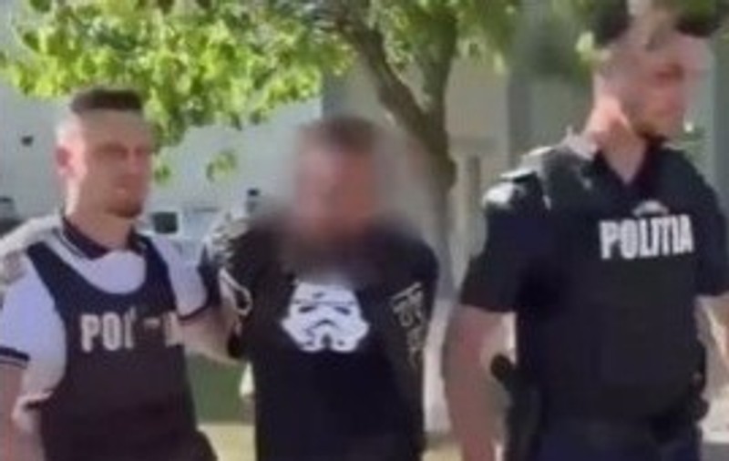 Polițist bătut pe stradă și amenințat cu moartea de un bărbat din Vâlcea, după ce acesta i-a atras atenția că asculta muzică prea tare