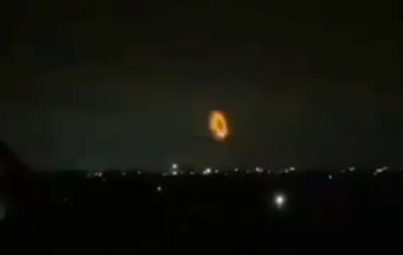 Dronele ucrainene au lovit o rafinărie de petrol în Krasnodar Krai, provocând explozii și pene de curent în Rusia