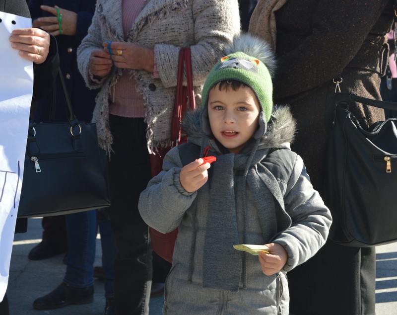 Copil aflat în plasament, dus la un miting în Vaslui pentru drepturi salariale. Asistentul maternal este acum anchetat| GALERIE FOTO
