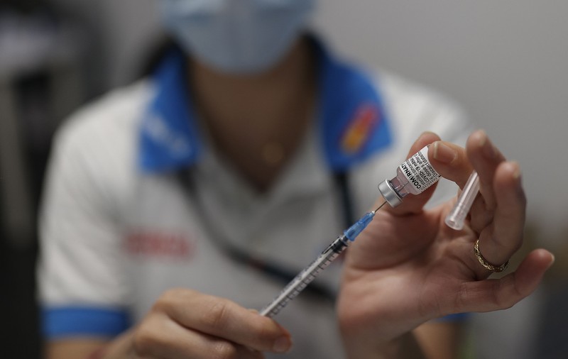 Cum îi pot convinge autoritățile pe cei care ezită să se vaccineze contra COVID. Un studiu spune că trebuie insistat pe beneficiile personale