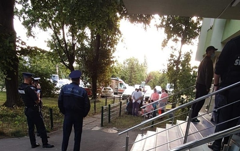 O femeie bolnavă de cancer s-a aruncat de la etajul 6 al Spitalului Județean din Timișoara, în timp ce aștepta rezultatul testului COVID-19