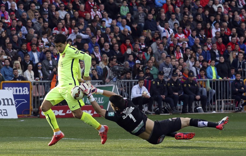 Barcelona a învins la Granada și pune presiune pe Real Madrid. Suarez, omul partidei / VIDEO
