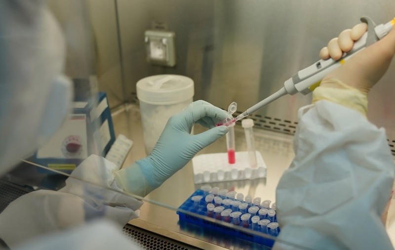 Un angajat al instituției, o femeie de 28 de ani, a murit după ce a fost diagnosticată cu o formă de pneumonie de origine „necunoscută”