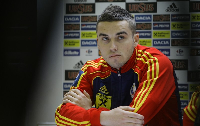 A rămas fotbalist doar cu numele, dar are superfemei! ^Cine i-a făcut marcaj atacantului Alex Ioniță, la o petrecere mondenă