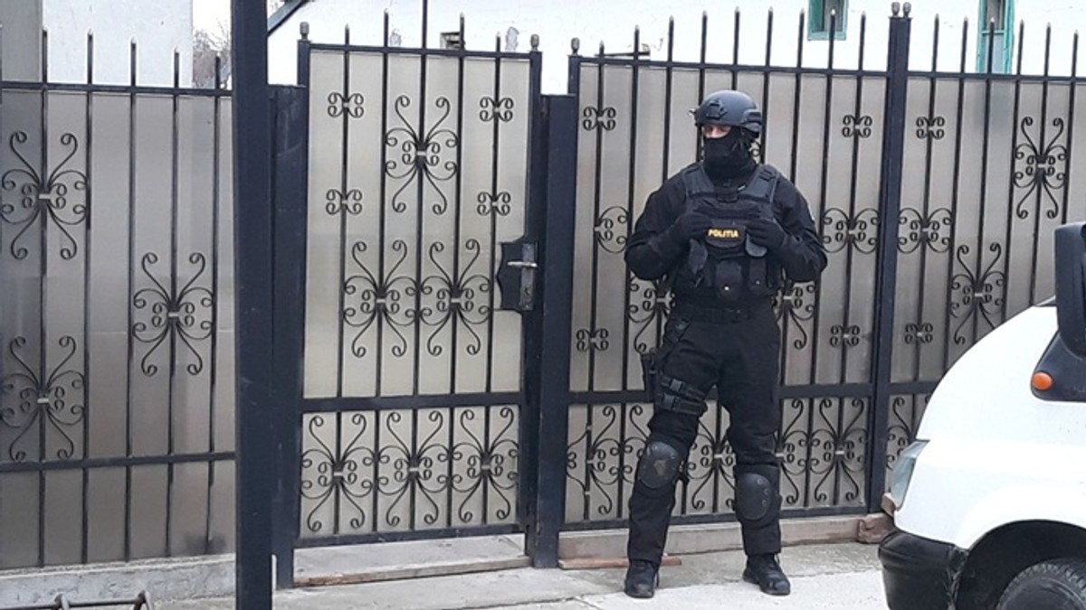 Un profesor din Sânnicolau Mare este acuzat de cămătărie
