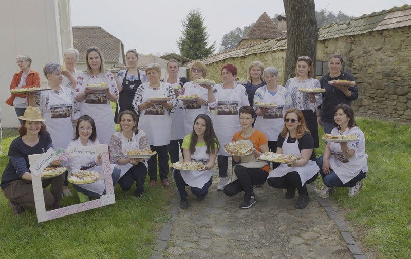 REPORTAJ. Cum au transformat „zânele rubarbei” o comună din Transilvania într-un magnet pentru turiști