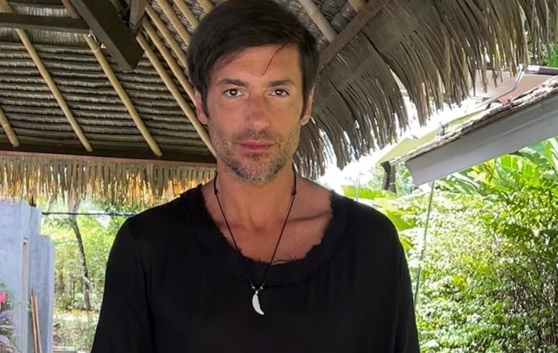 Radu Vâlcan, la un pas să revină de urgență acasă, în urma unui gest făcut de soția lui, Adela. Prezentatorul TV se află în Thailanda