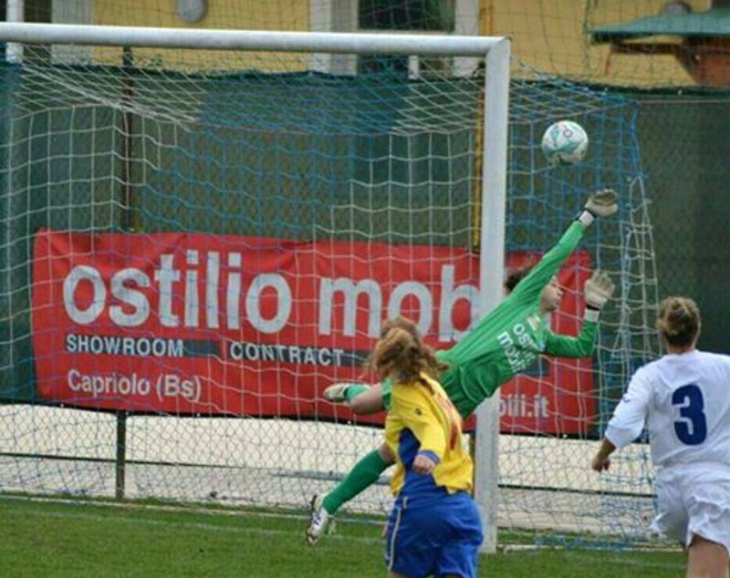 FOTO / O româncă de 16 ani UIMEȘTE Italia! Vrea să ajungă în naționala României de fotbal feminin