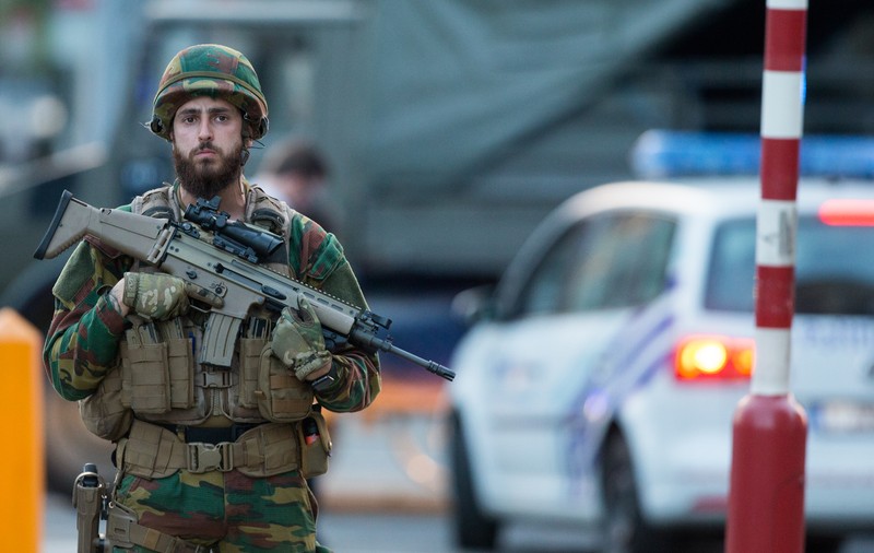 Tentativă de atentat la Gara Centrală din Bruxelles | Un bărbat a fost împușcat, după ce a detonat o centură explozivă
