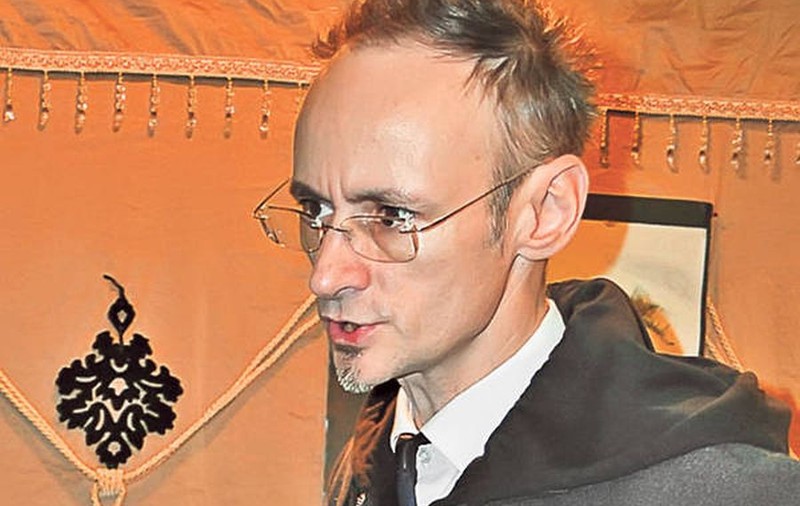 IMAGINEA ZILEI! Mihai Albu ÎMBRĂŢIŞA FETELE, pe când Iulia NICI NU SE NĂSCUSE | FOTO