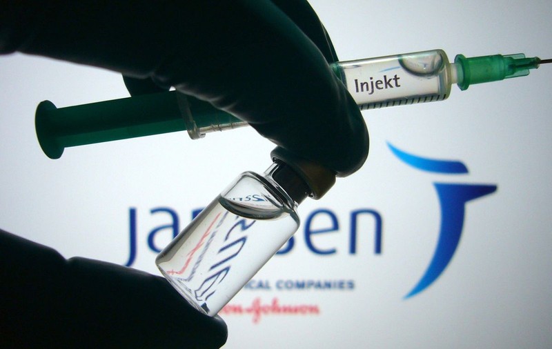Johnson & Johnson a întrerupt producția vaccinului anti-COVID