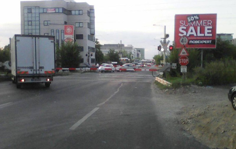 UPDATE | Iar s-a defectat bariera CFR de le Petricani! Circulația auto a fost reluată