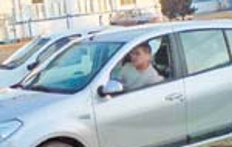 Dacia Sandero, vanata de paparazzi
