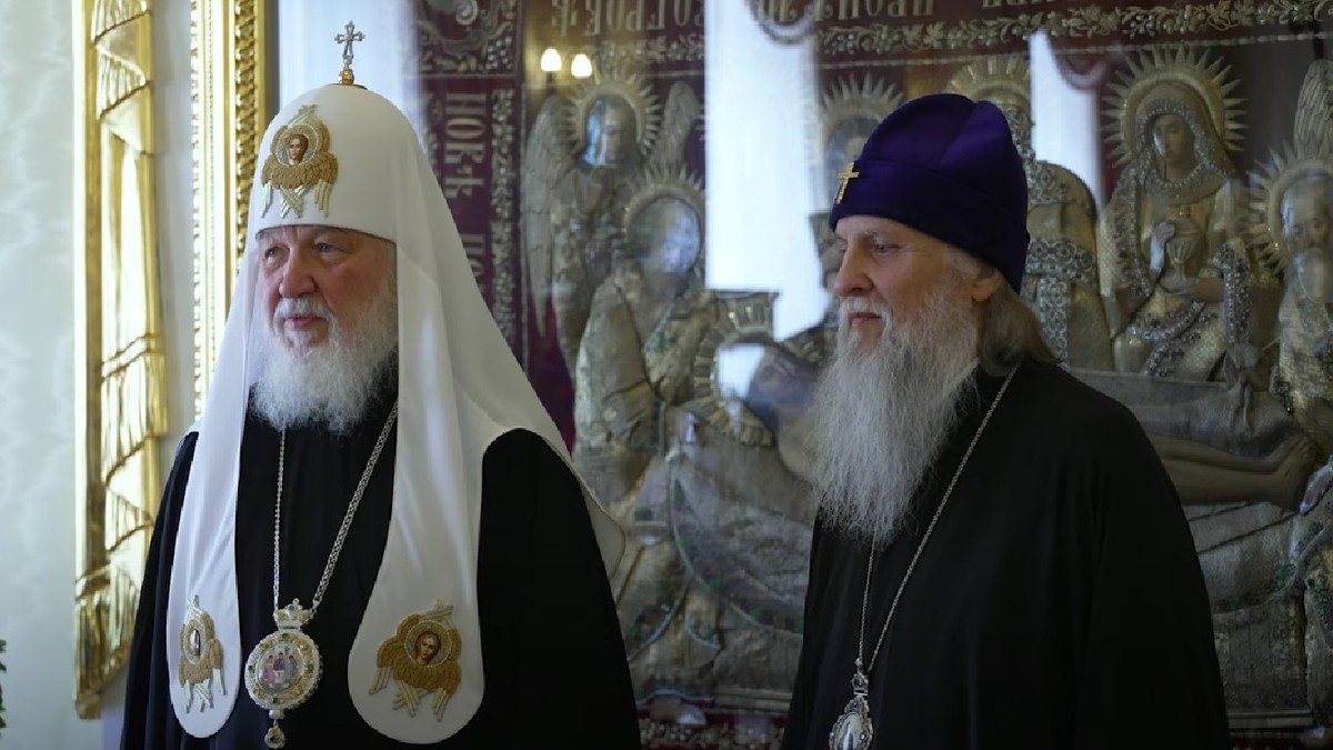 Mitropolitul Ionafan (dreapta), primit de Patriarhul Chiril I odată sosit la Moscova Captură YouTube