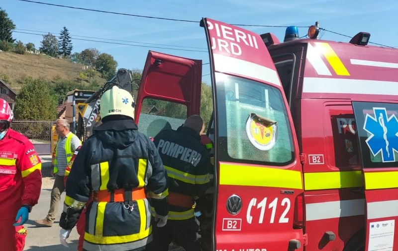 Microbuz cu 16 pasageri, implicat într-un accident pe Autostrada Transilvania