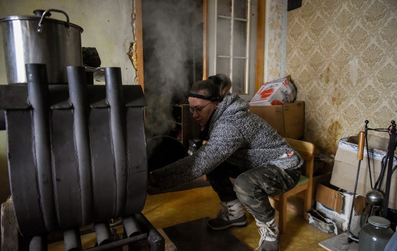 EXCLUSIV. Poveștile ucrainenilor ne amintesc de anii '80 în România: „Când e foarte frig, dorm cu fes și mănuși”
