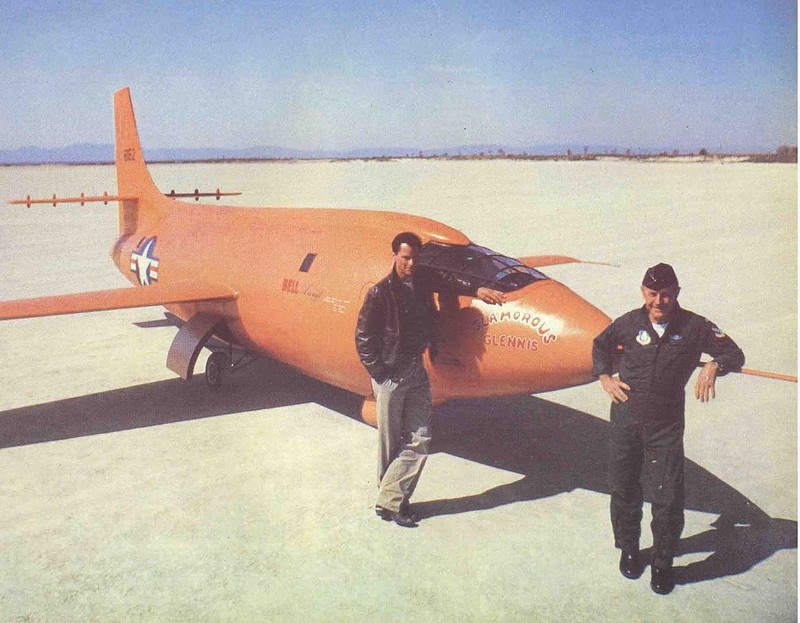 Chuck Yeage, în prim-plan, alături de Sam Shepard în filmul „The Right Stuff” (1983) FOTO: Hepta / Capital Pictures CAP/MFS