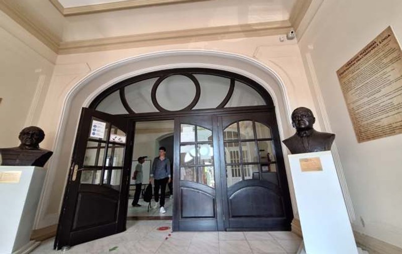 Focar de Norovirus la Colegiul C.D. Loga din Timişoara, de unde zeci de elevi și profesori au ajuns la spital. Cum se transmite infecția