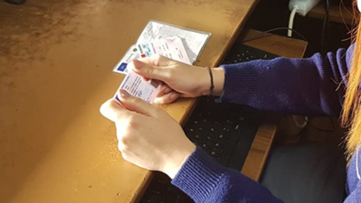 Un moldovean a fost prins cu un act de identitate falsificat și a dat vina pe soție