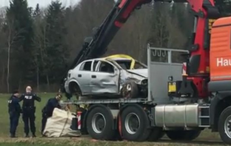 Un adolescent român din Elveția a furat o mașină și a provocat un accident ca în filme