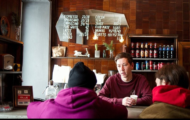 Cafenele din Kiev, redeschise „pentru a face oamenii să zâmbească” în timp de război