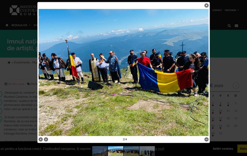 Zeci de artişti conduşi de naistul Nicolae Voiculeţ au cântat “Deșteaptă-te, române!” la Crucea Eroilor de pe Vârful Caraiman